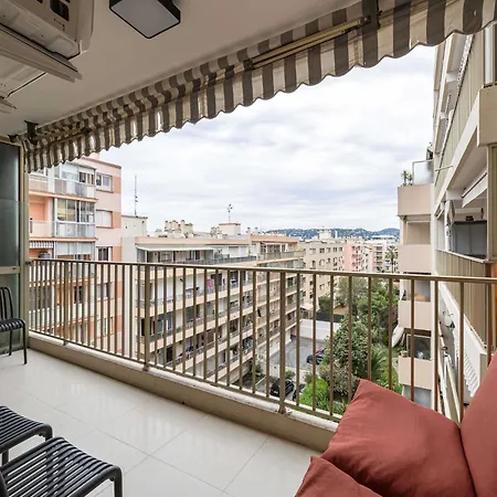 Renovated Flat 250m From The - Town Centre - 2br 6p Lejlighed Antibes
