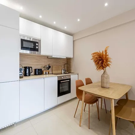 Renovated Flat 250m From The - Town Centre - 2br 6p Apartman