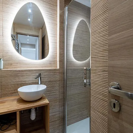 Apartman Renovated Flat 250m From The - Town Centre - 2br 6p *