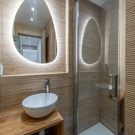 Renovated Flat 250m From The - Town Centre - 2br 6p Apartman