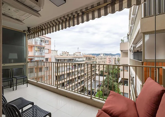 Renovated Flat 250m From The - Town Centre - 2br 6p Lejlighed Antibes